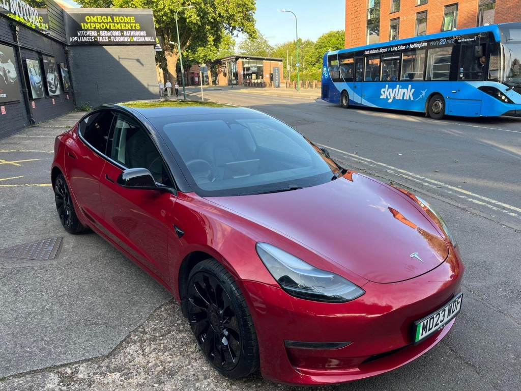 TESLA MODEL 3