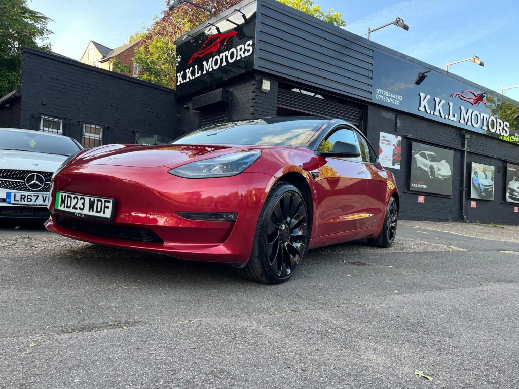 TESLA MODEL 3