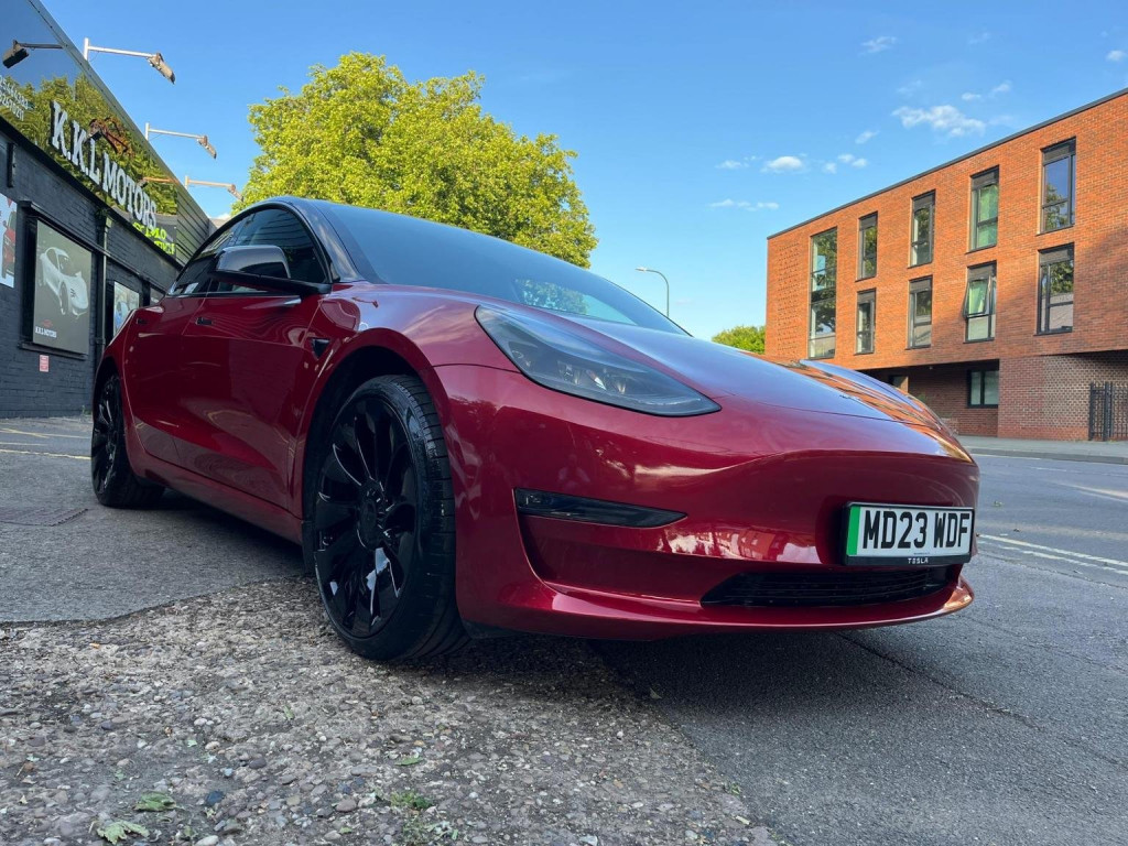 TESLA MODEL 3