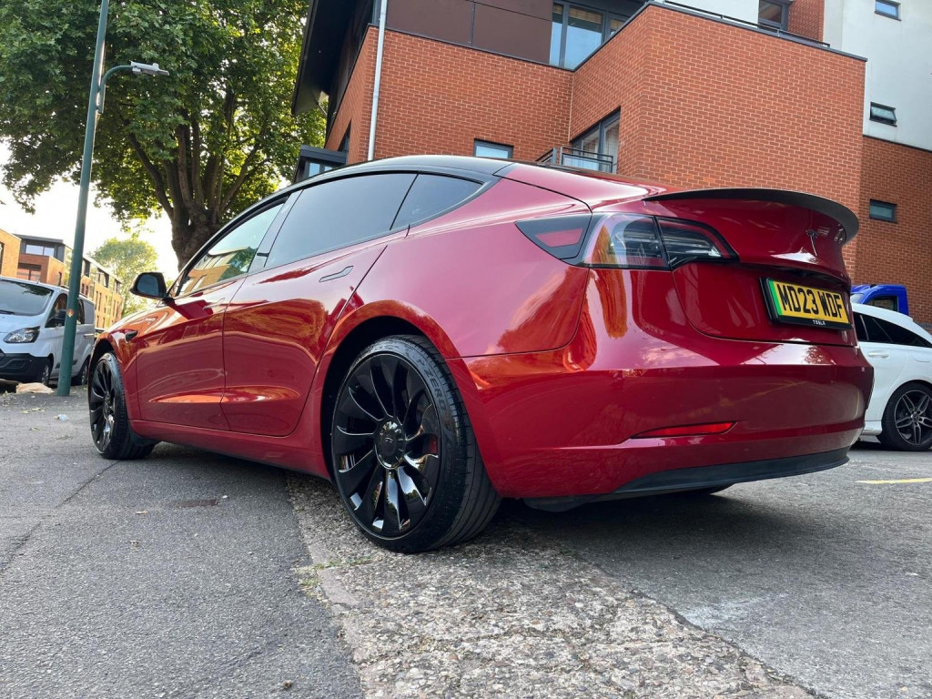 TESLA MODEL 3