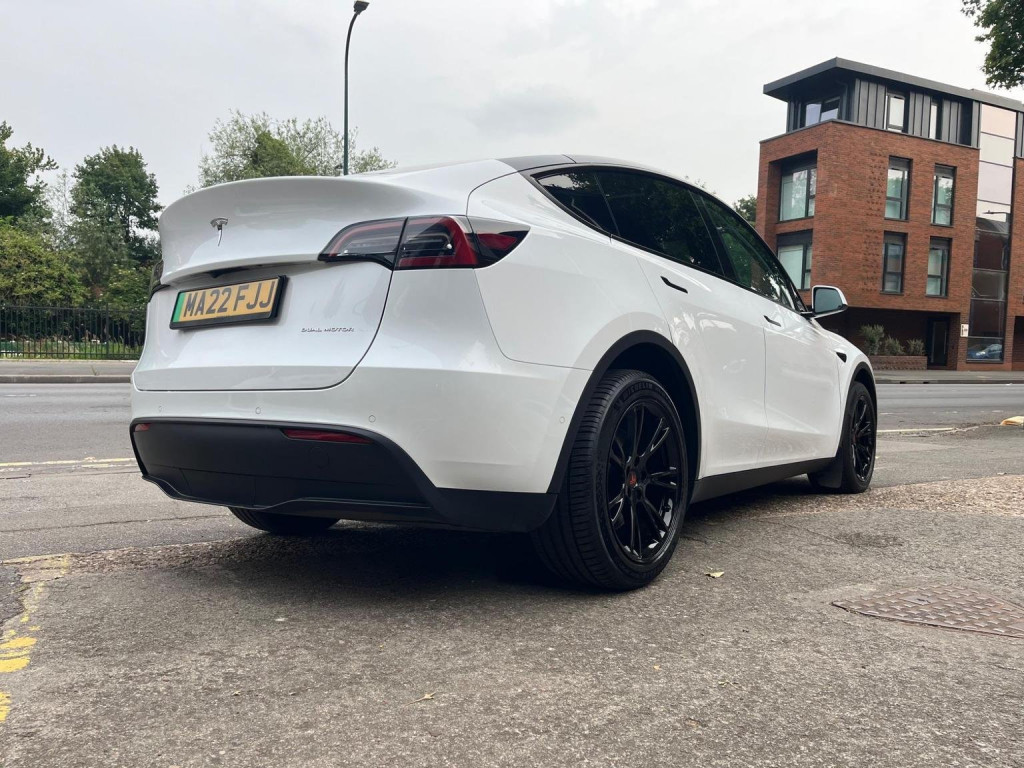 TESLA MODEL Y