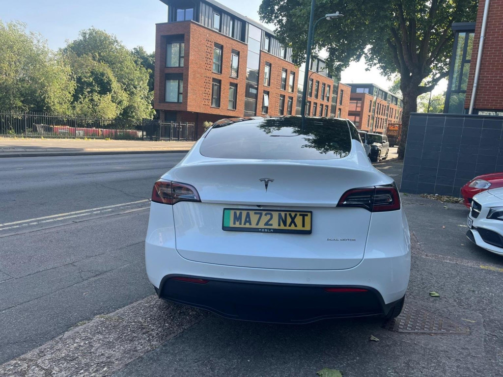 TESLA MODEL Y