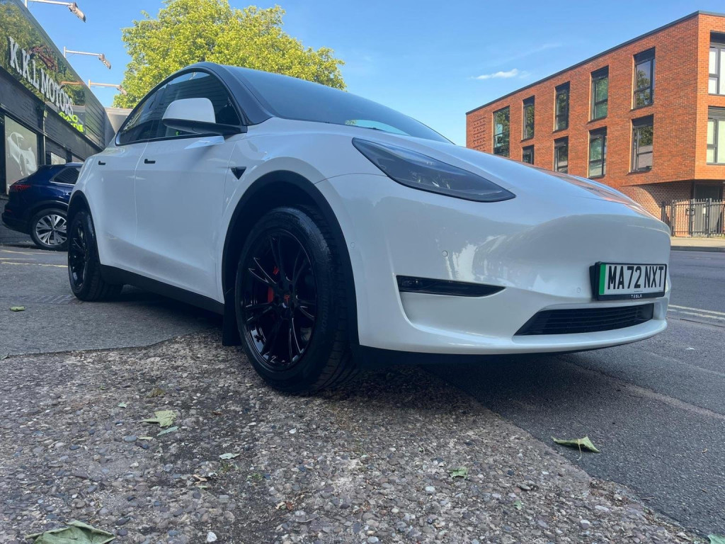TESLA MODEL Y