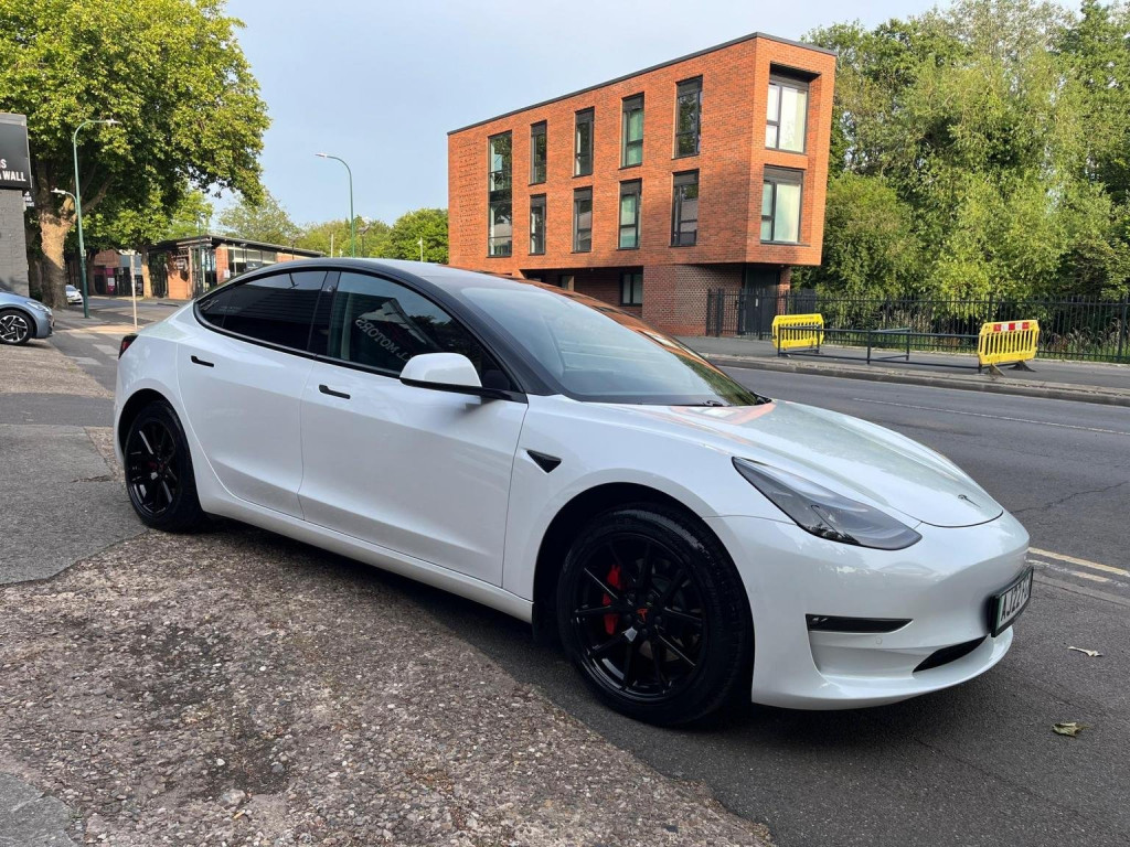 TESLA MODEL 3