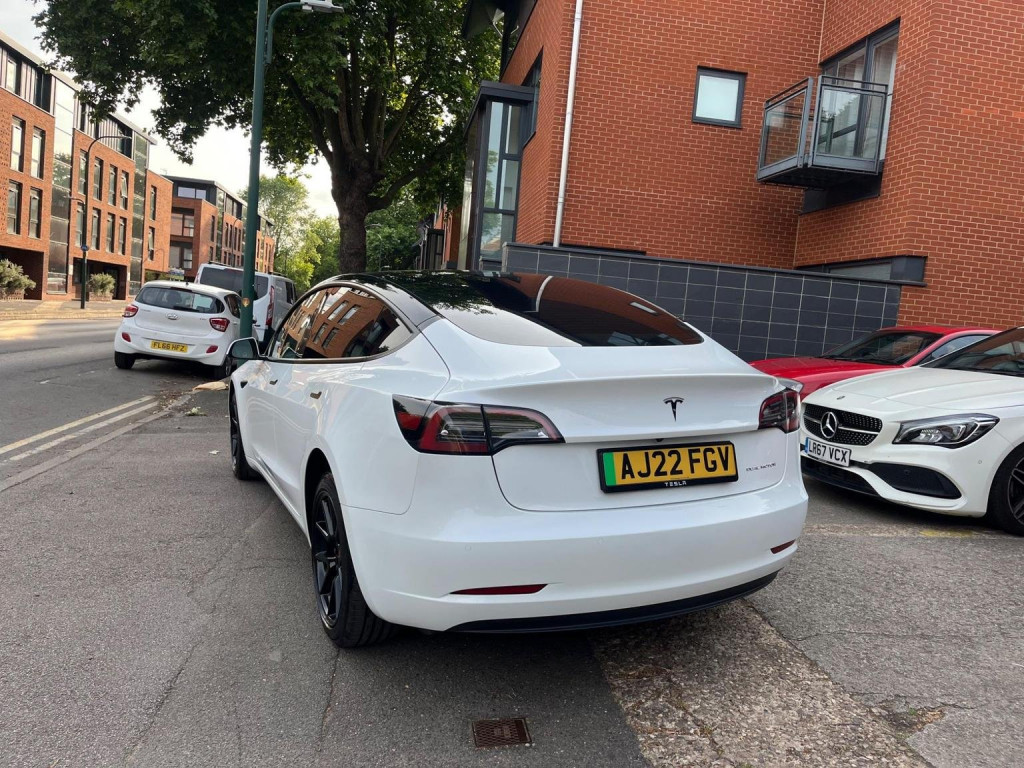 TESLA MODEL 3