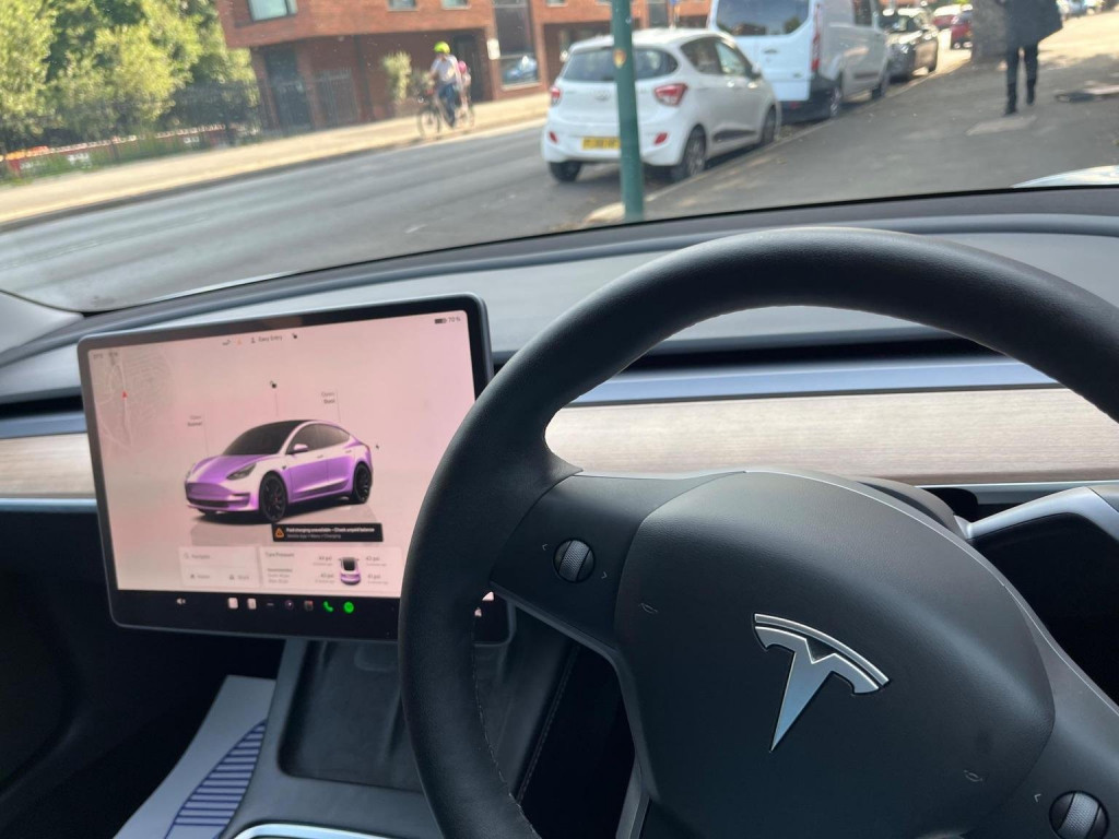 TESLA MODEL 3