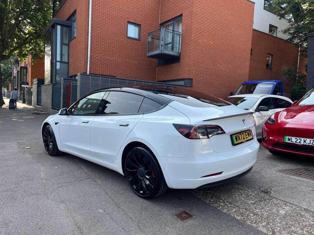 TESLA MODEL 3