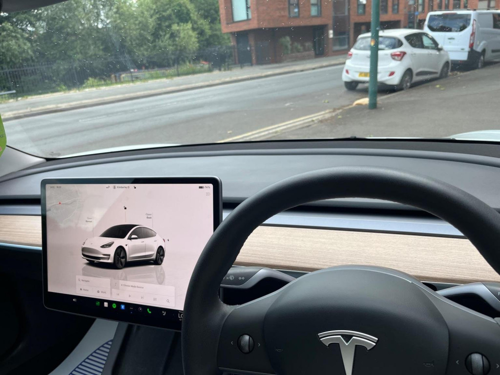 TESLA MODEL 3