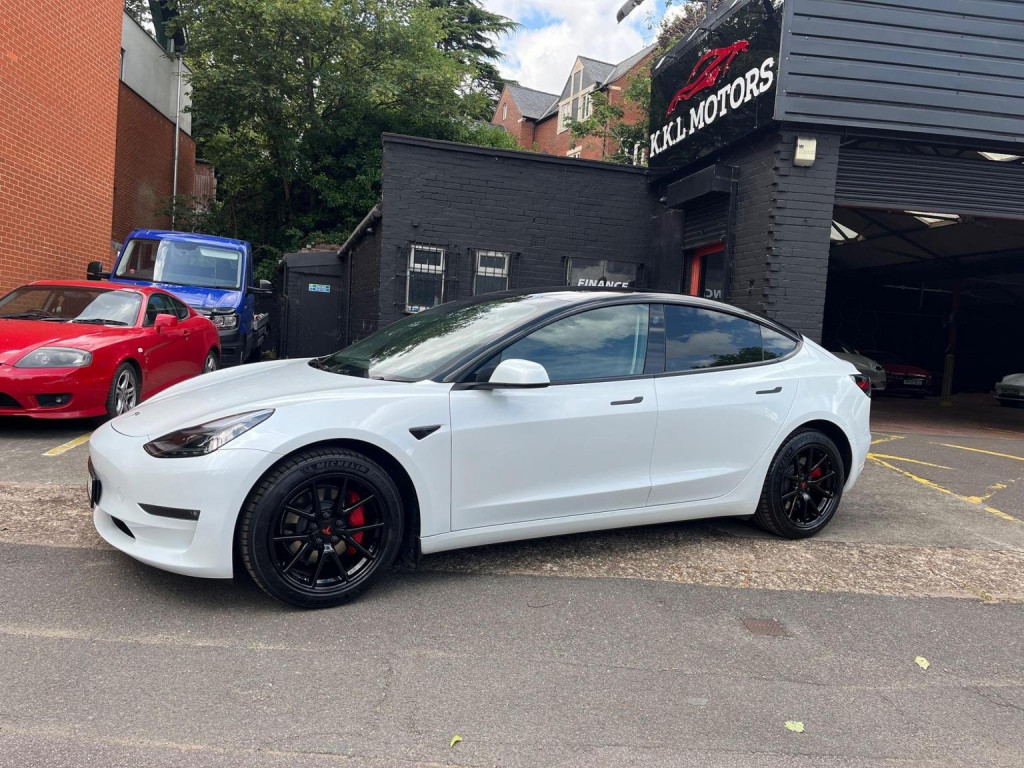 TESLA MODEL 3