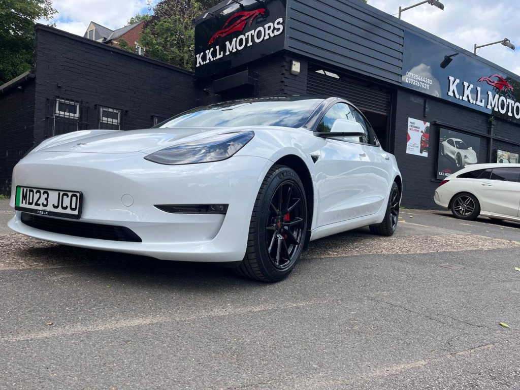 TESLA MODEL 3