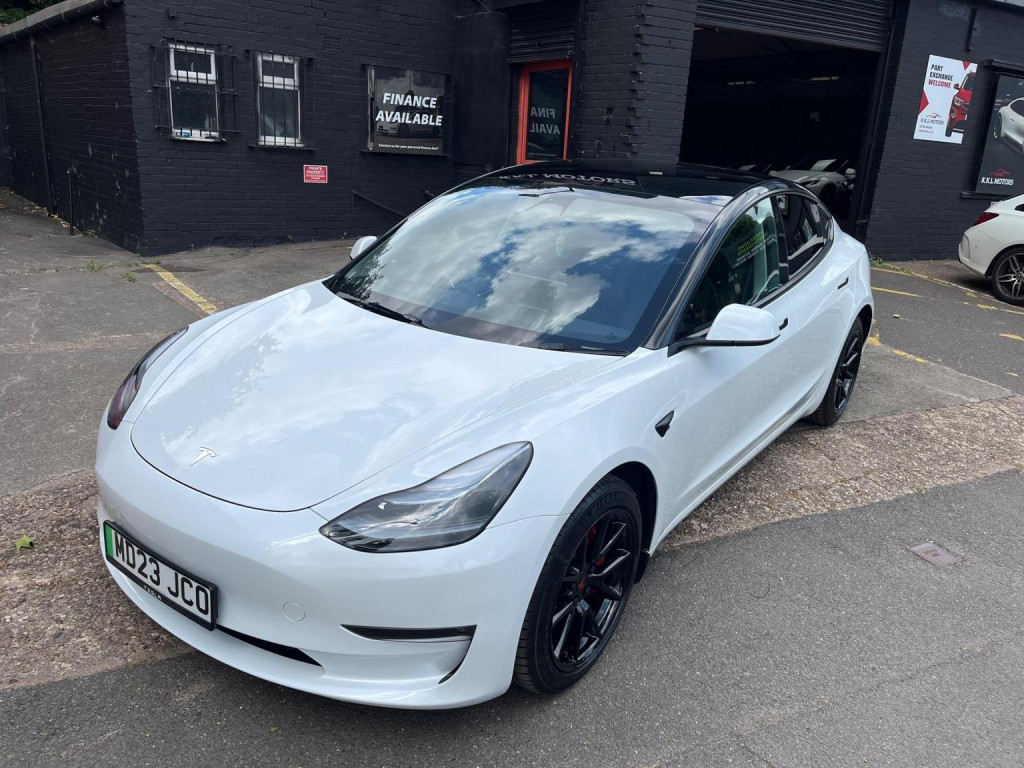 TESLA MODEL 3