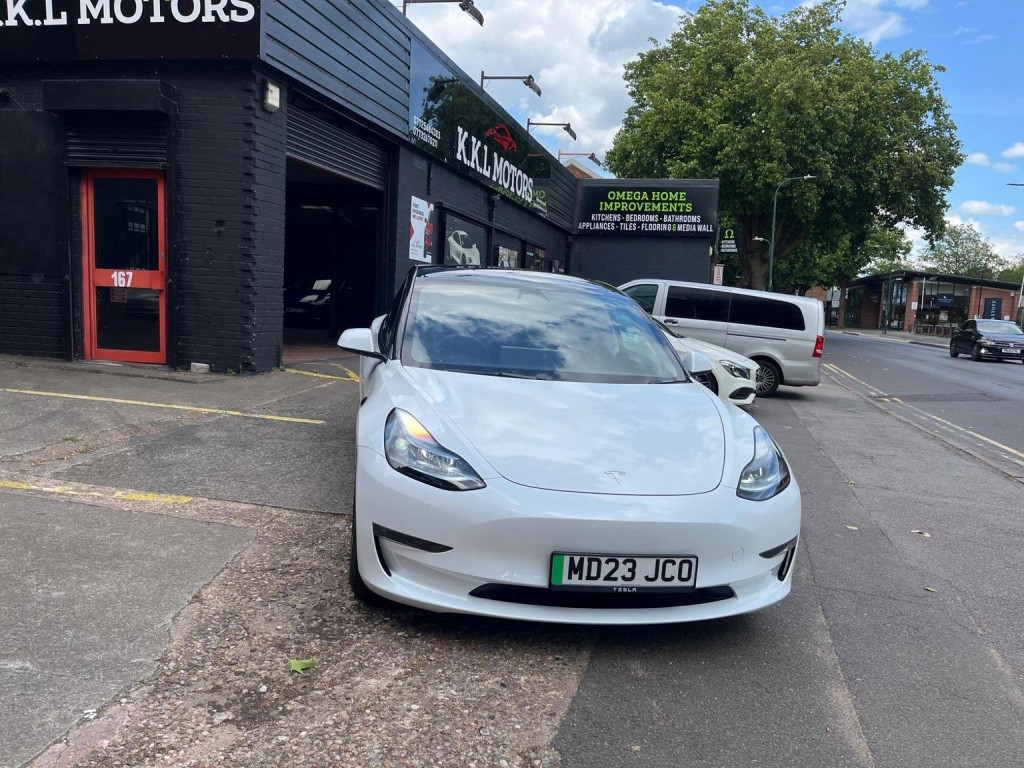 TESLA MODEL 3