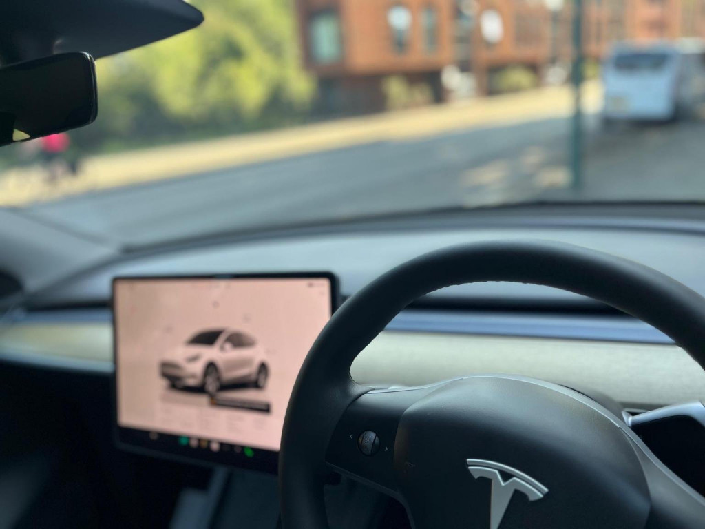 TESLA MODEL Y