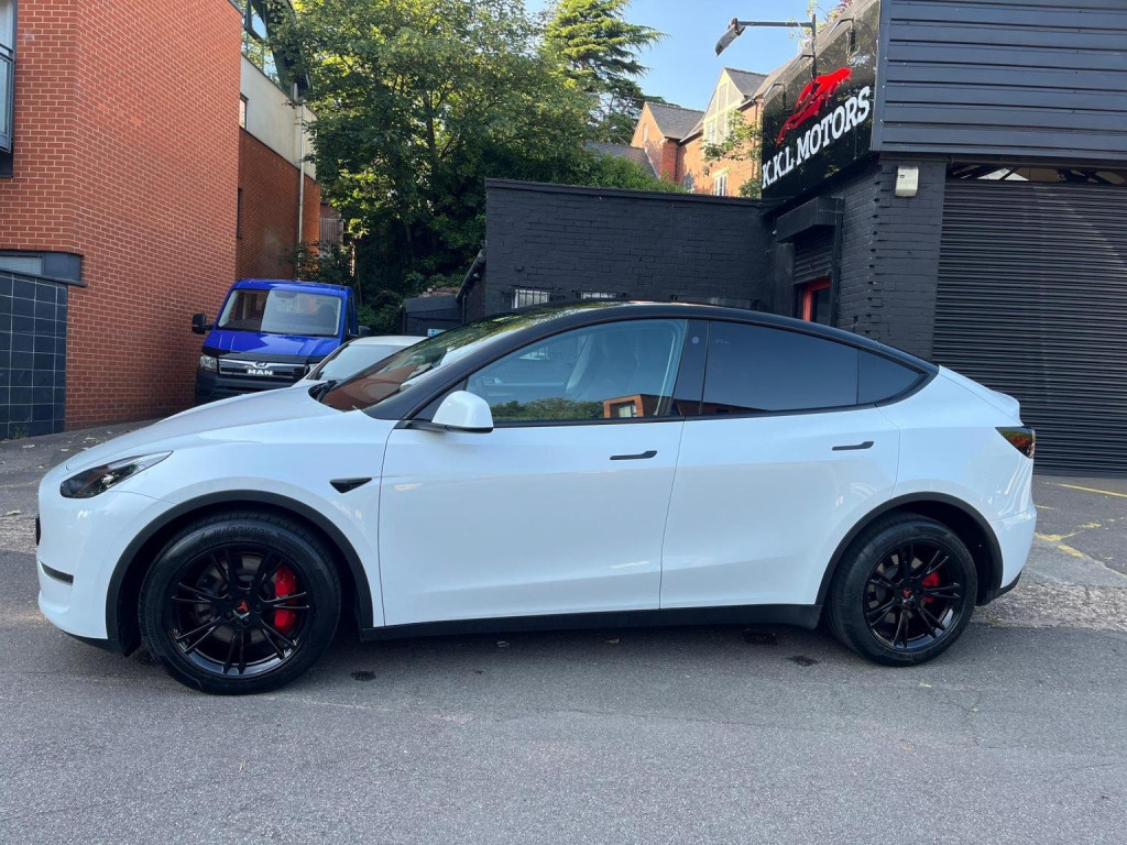 TESLA MODEL Y