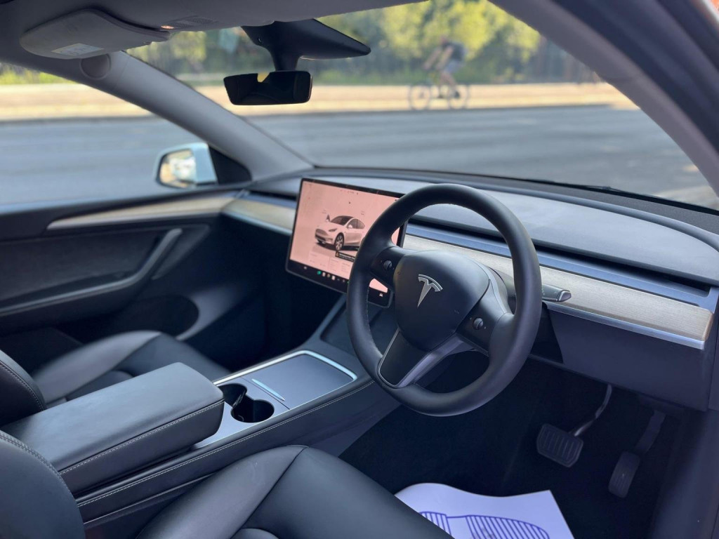 TESLA MODEL Y