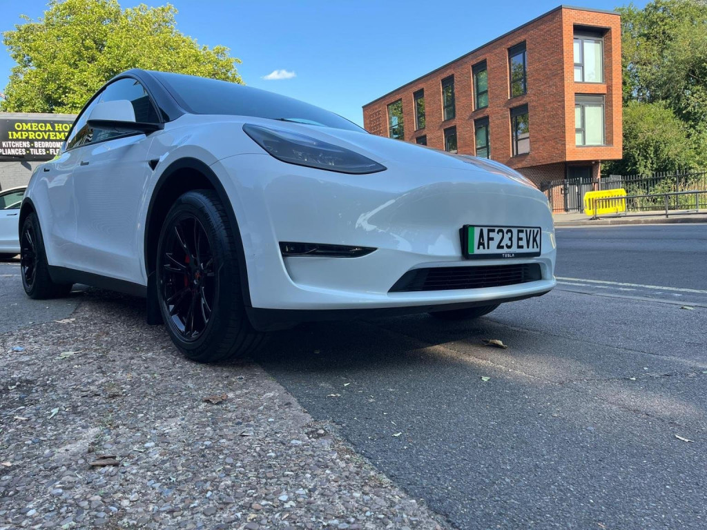 TESLA MODEL Y