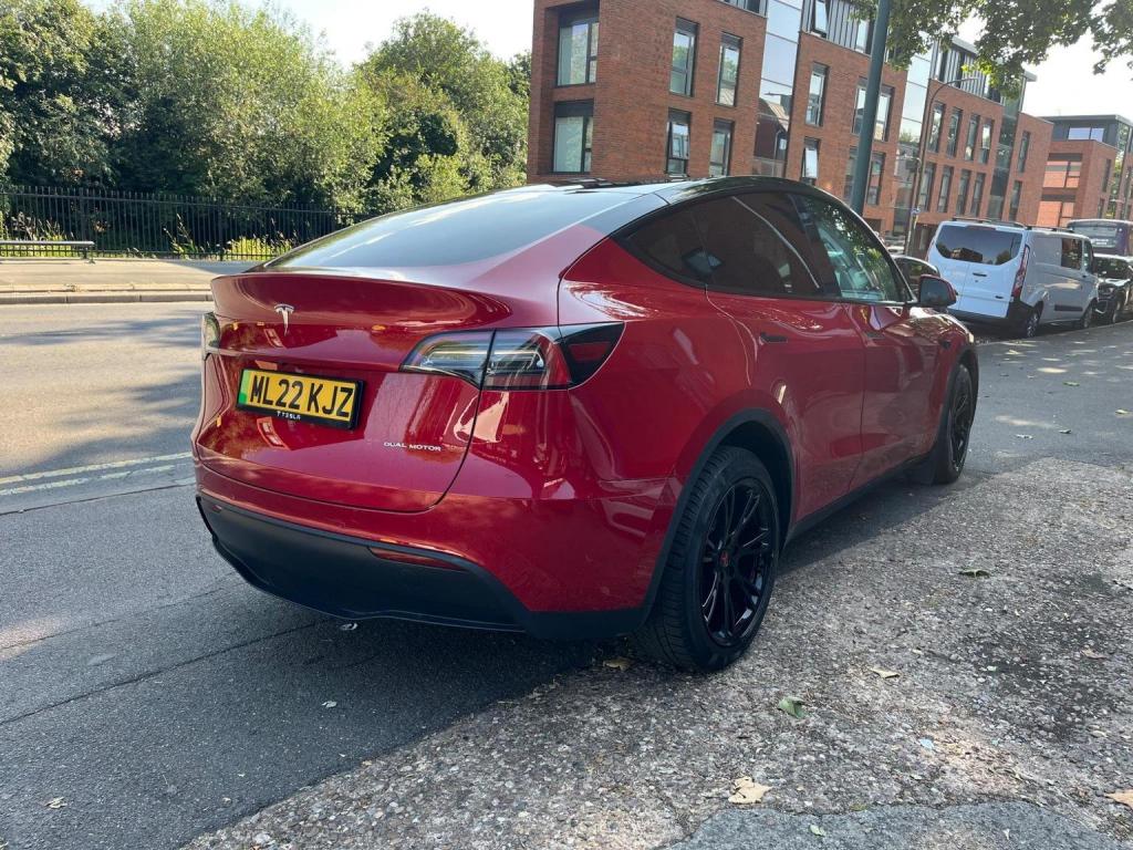 TESLA MODEL Y
