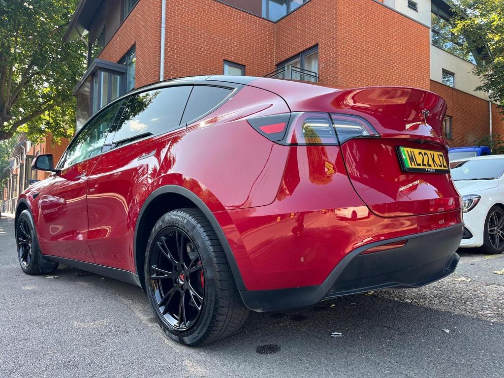 TESLA MODEL Y