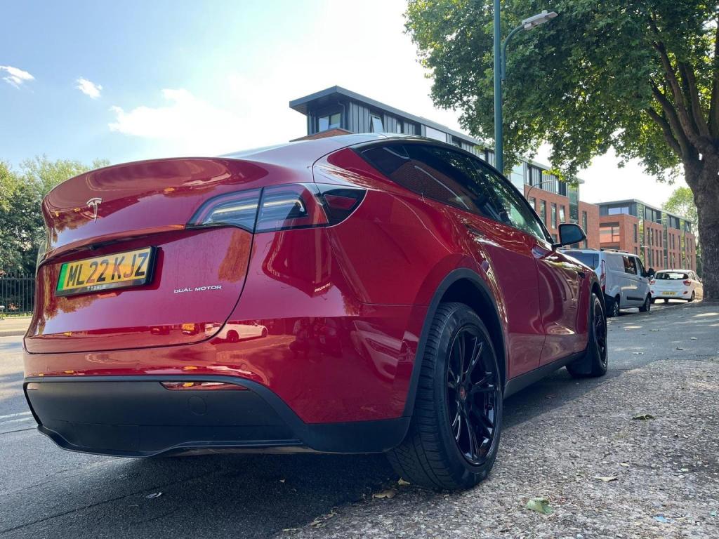 TESLA MODEL Y