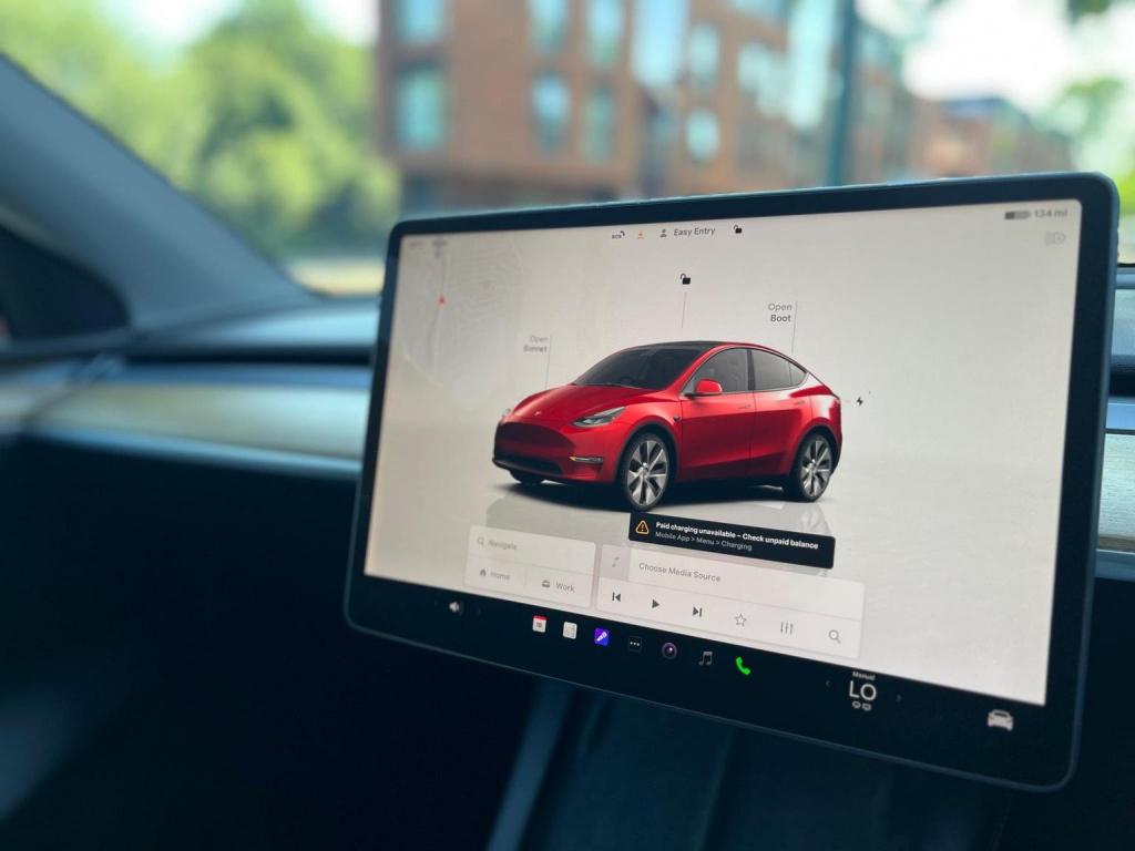 TESLA MODEL Y
