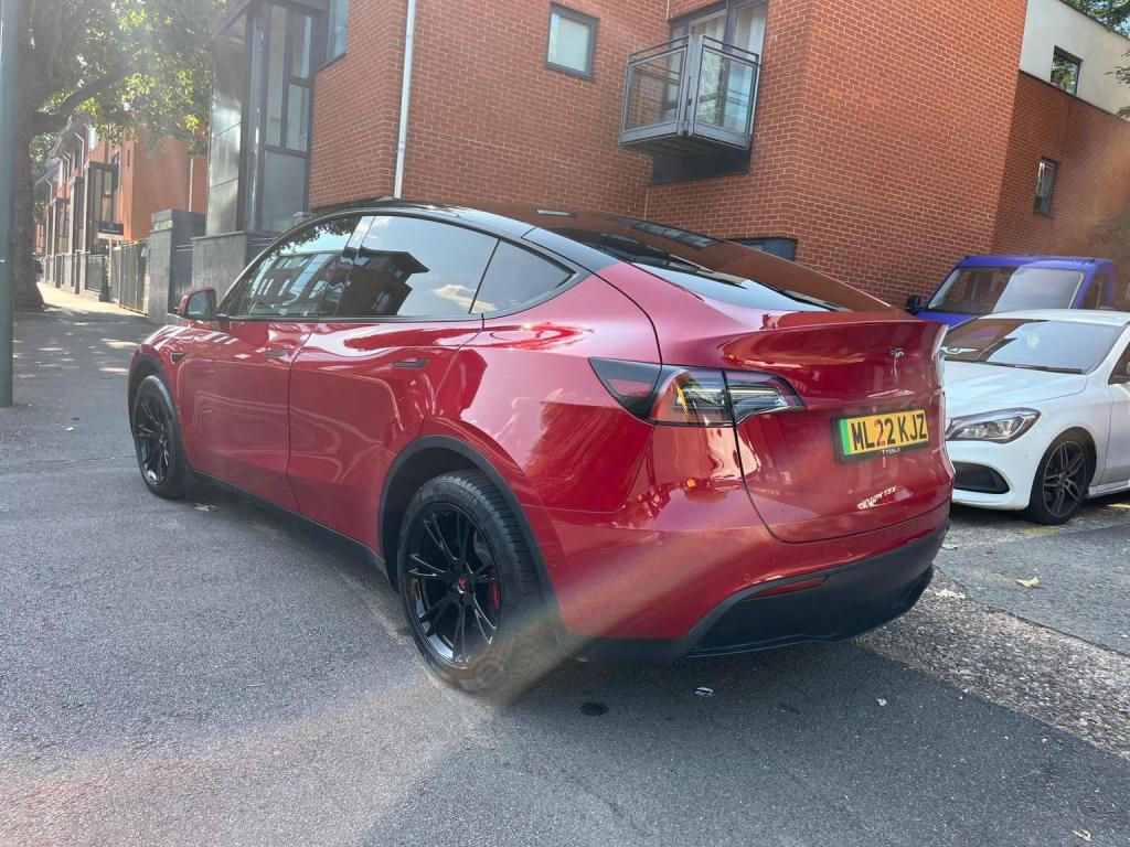 TESLA MODEL Y