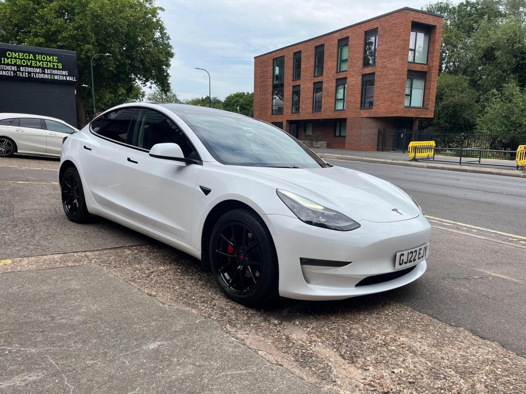 TESLA MODEL 3