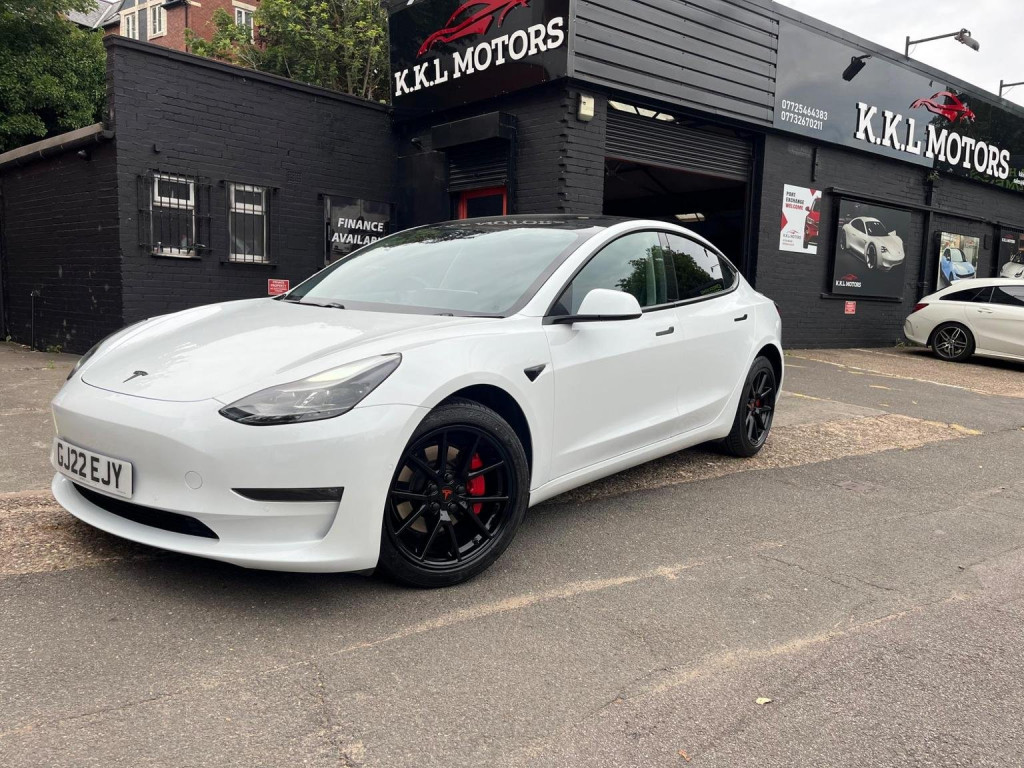 TESLA MODEL 3