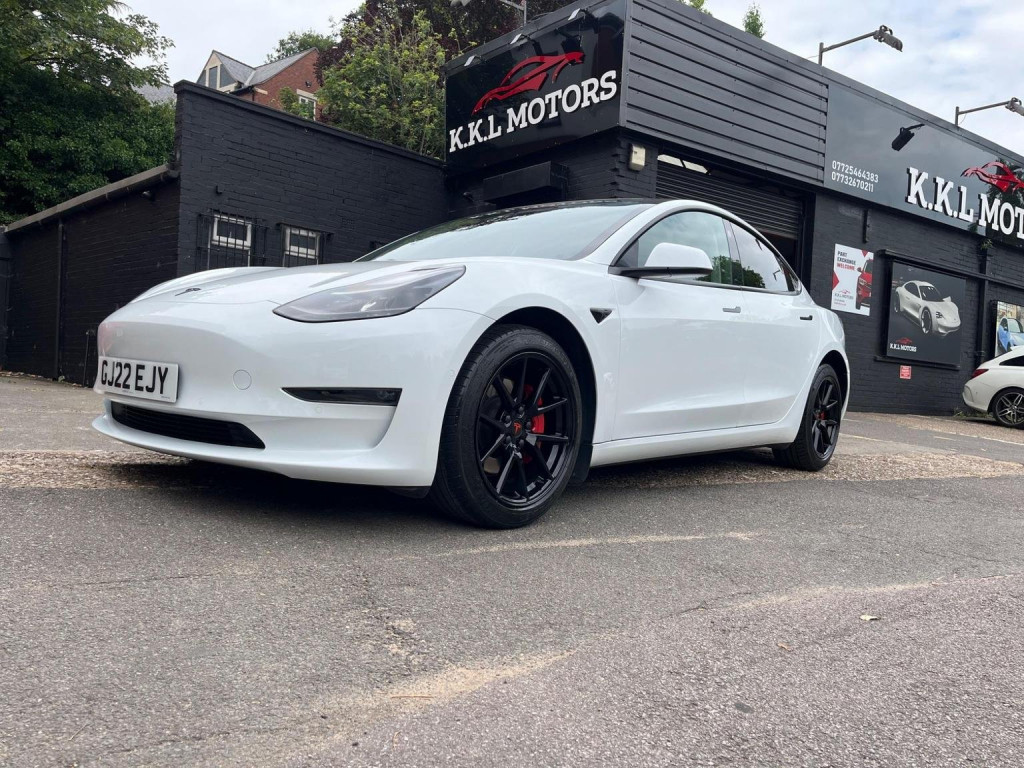 TESLA MODEL 3