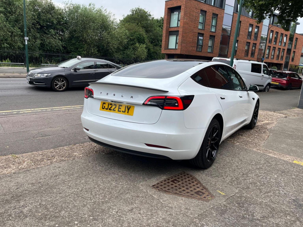 TESLA MODEL 3
