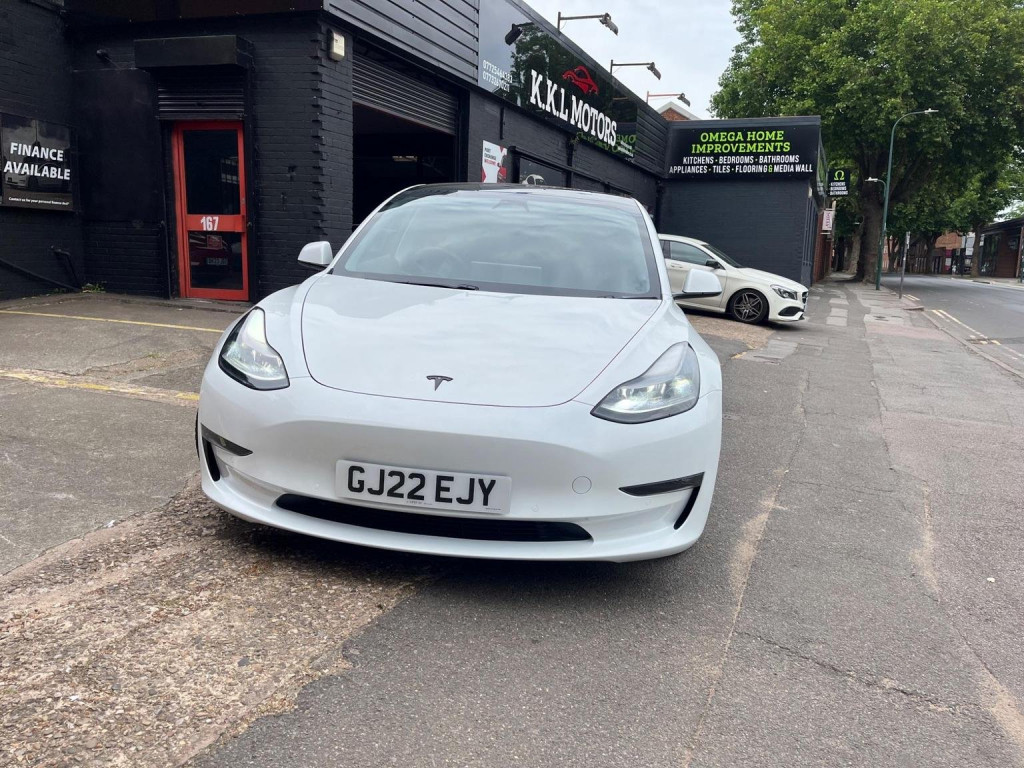 TESLA MODEL 3