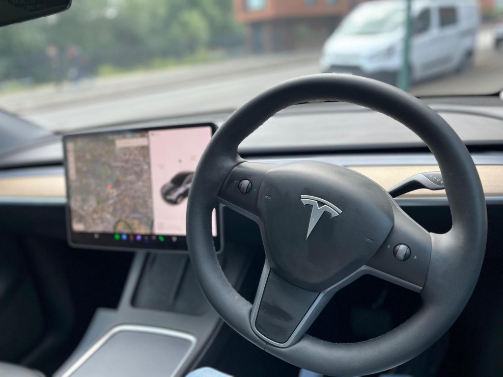 TESLA MODEL Y