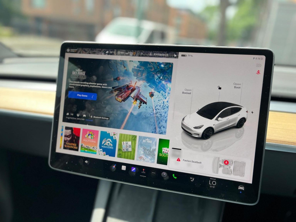 TESLA MODEL Y