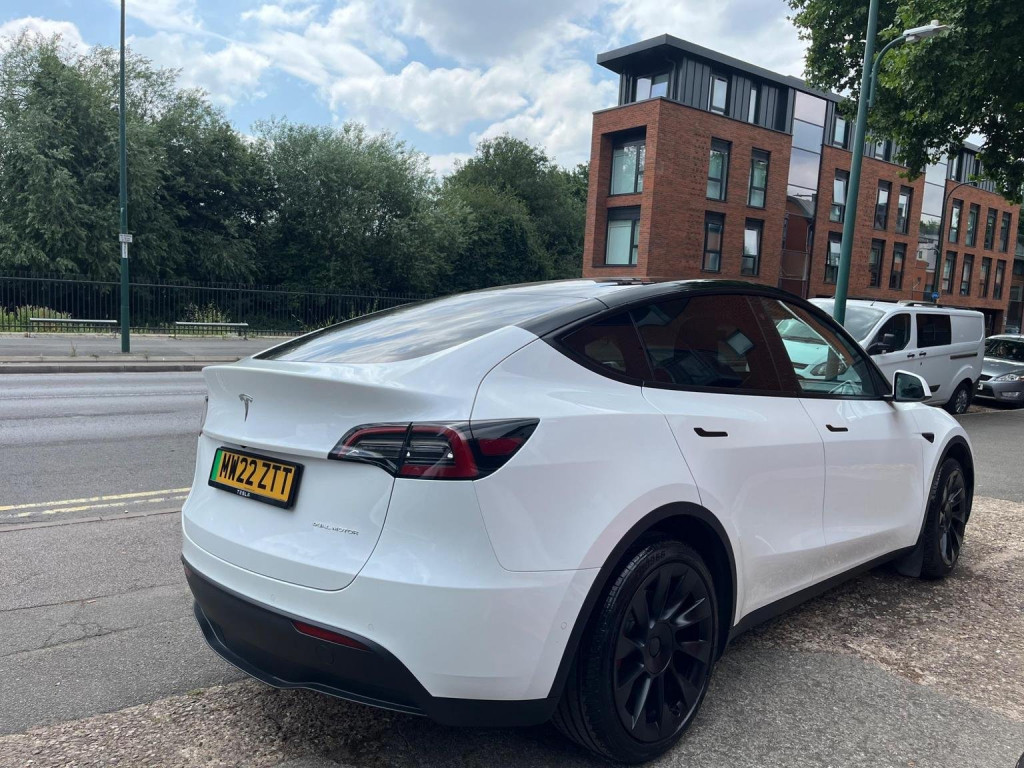 TESLA MODEL Y