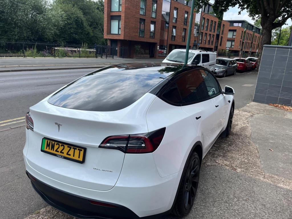 TESLA MODEL Y