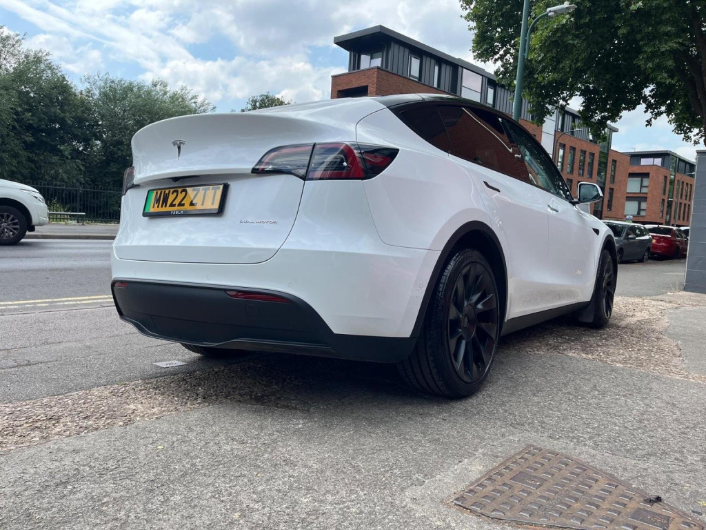 TESLA MODEL Y
