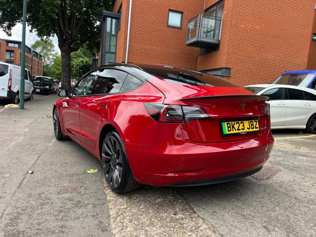 TESLA MODEL 3