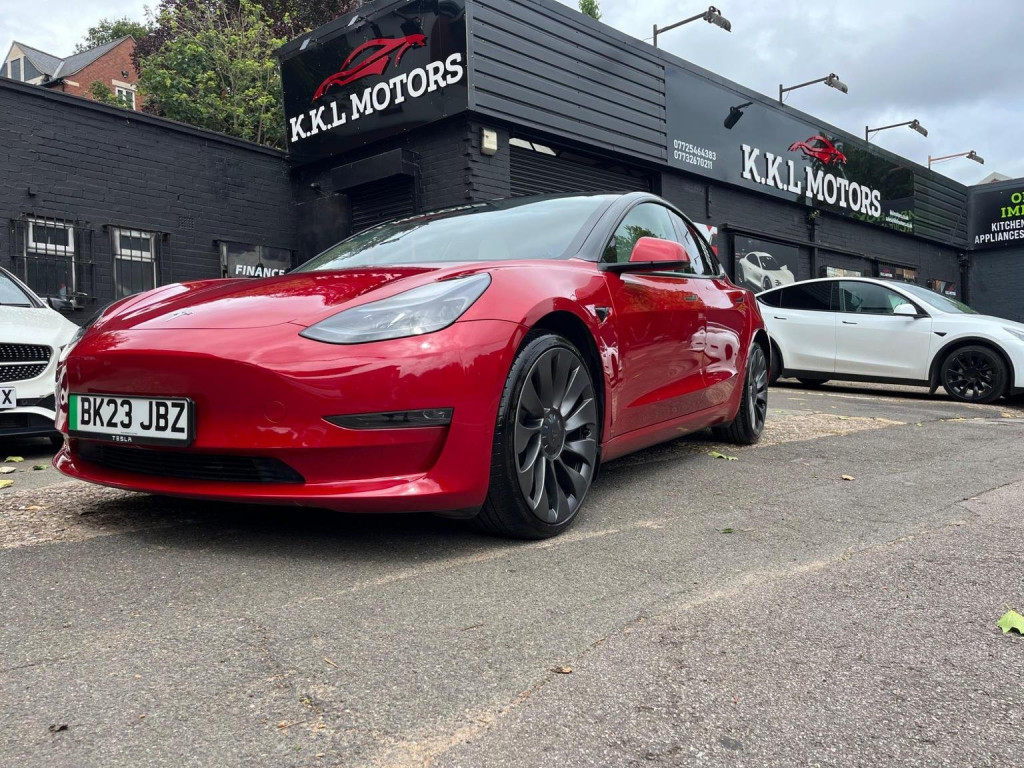 TESLA MODEL 3