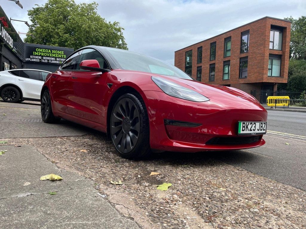 TESLA MODEL 3