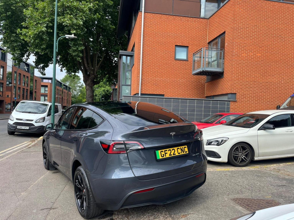 TESLA MODEL Y