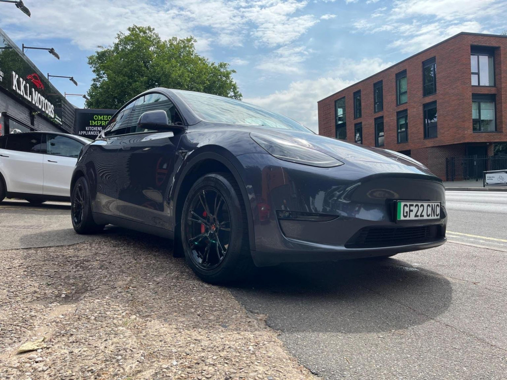 TESLA MODEL Y