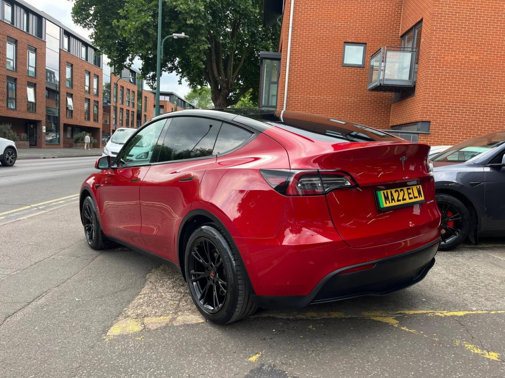 TESLA MODEL Y