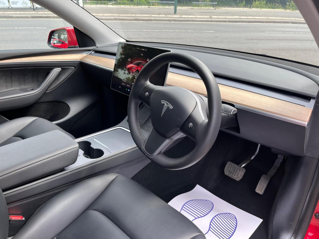 TESLA MODEL Y
