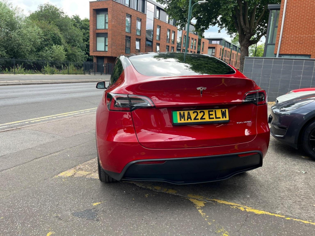 TESLA MODEL Y