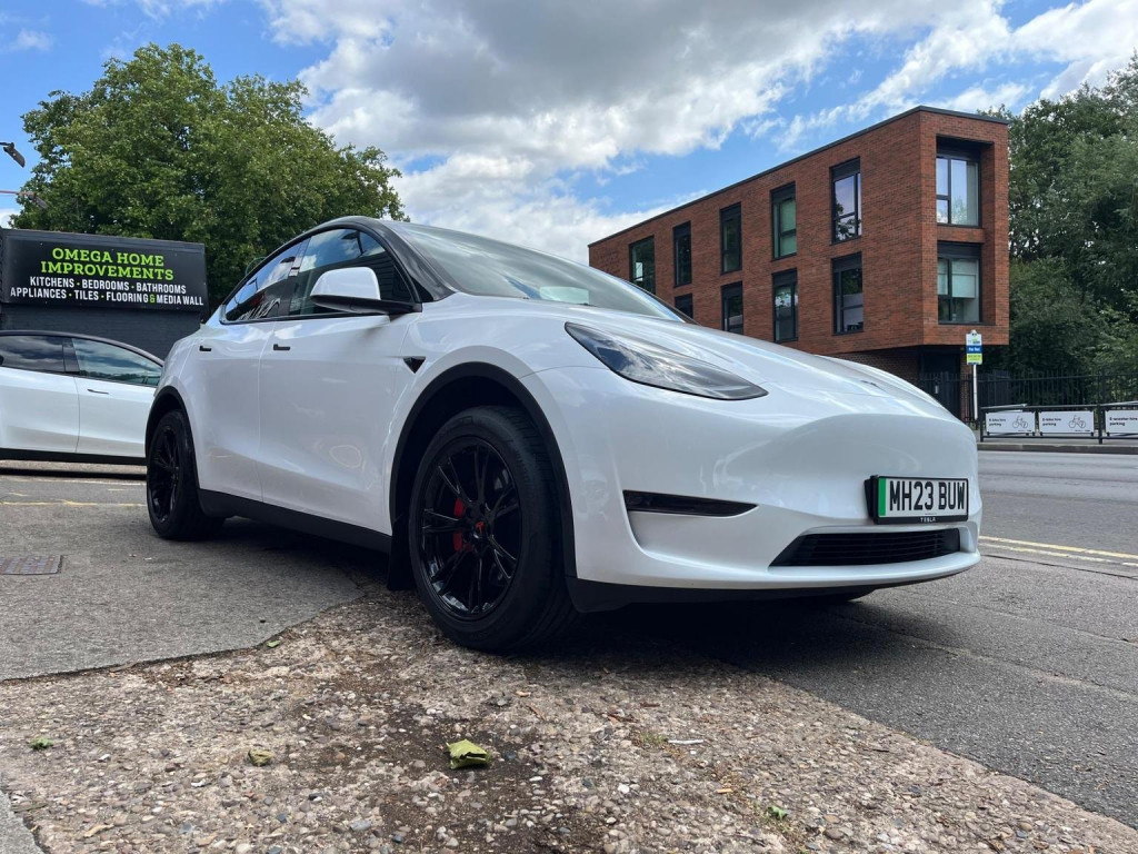 TESLA MODEL Y