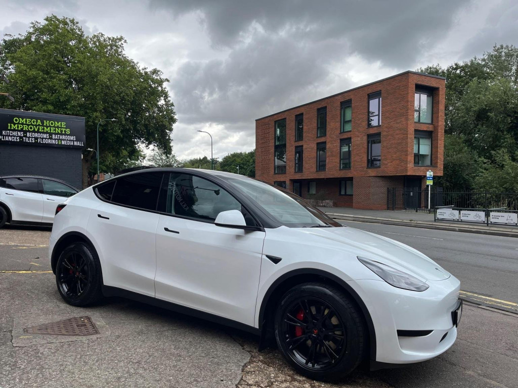 TESLA MODEL Y