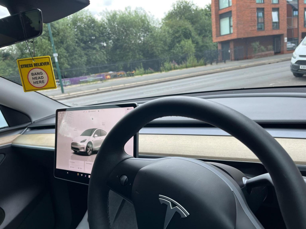 TESLA MODEL Y
