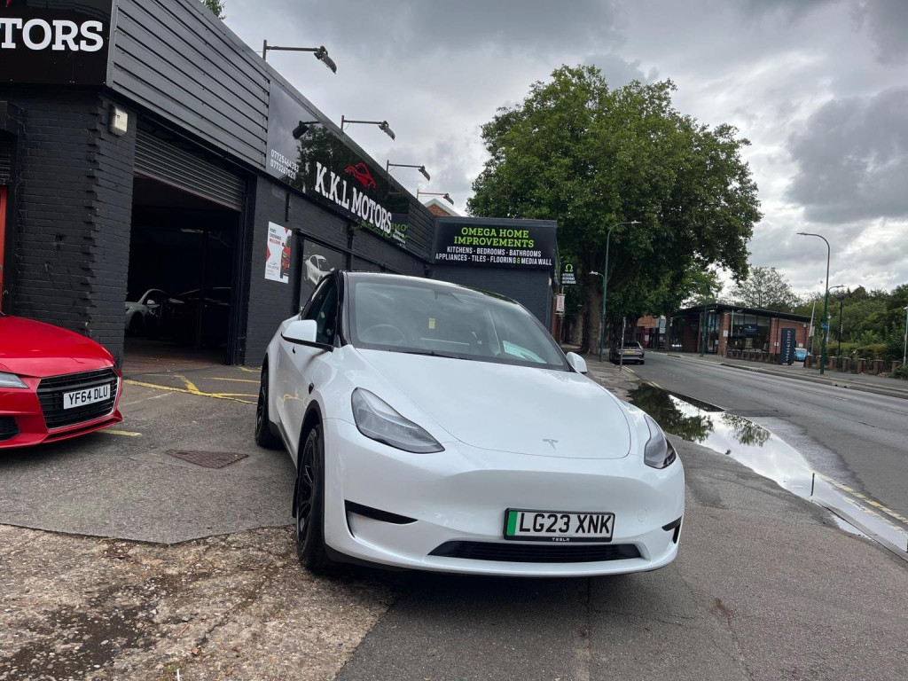 TESLA MODEL Y