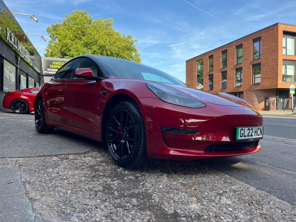 TESLA MODEL 3