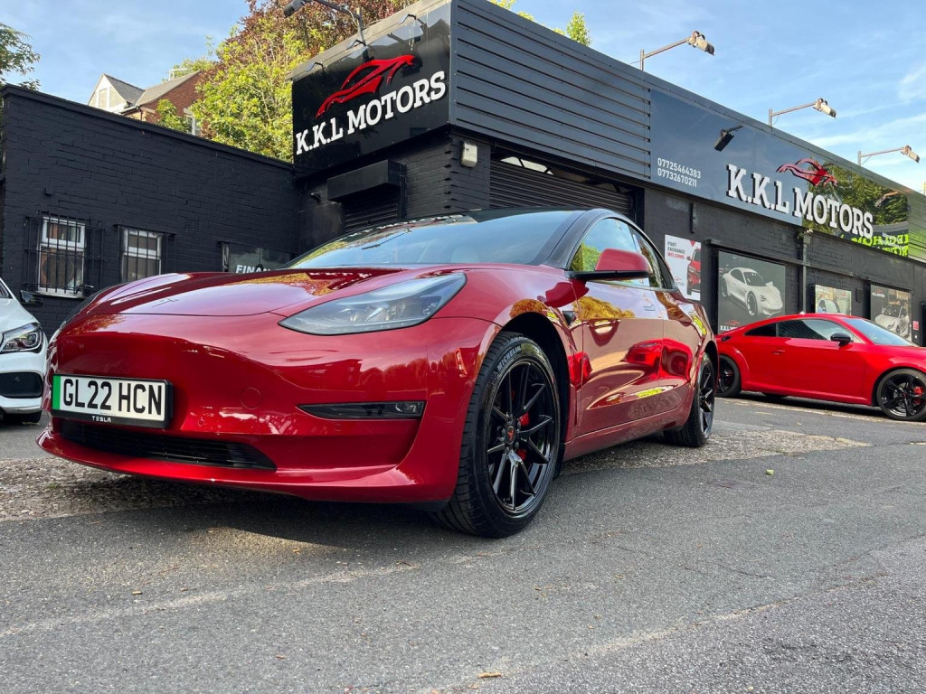 TESLA MODEL 3