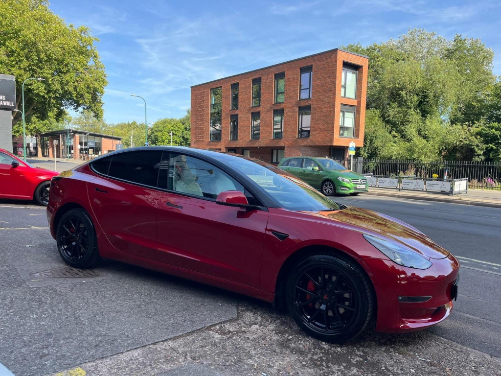 TESLA MODEL 3